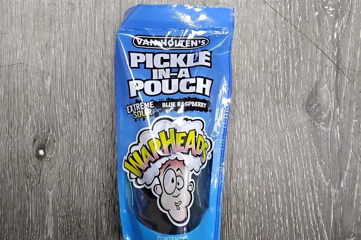 Van holten's pickle in a pouch warheads extreme sour blue raspberry (1)
