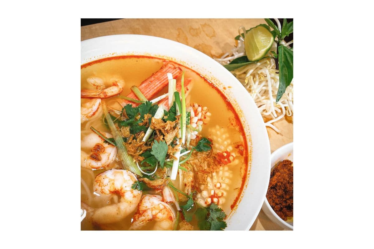 D3. Seafood with Hot and Sour Noodle in Soup