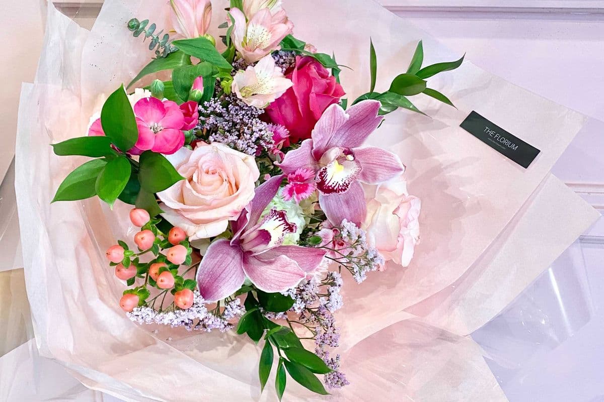 Seasonal Fresh Hand-Tied Bouquet Deluxe
