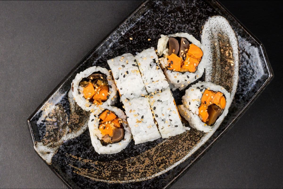 Yam & Mushroom Roll (8 Pieces)