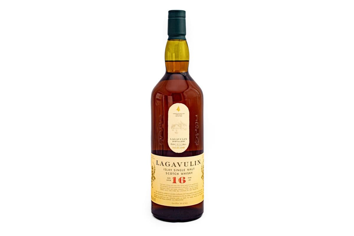 Lagavulin - 16 Year Old (1 x 750 ml)