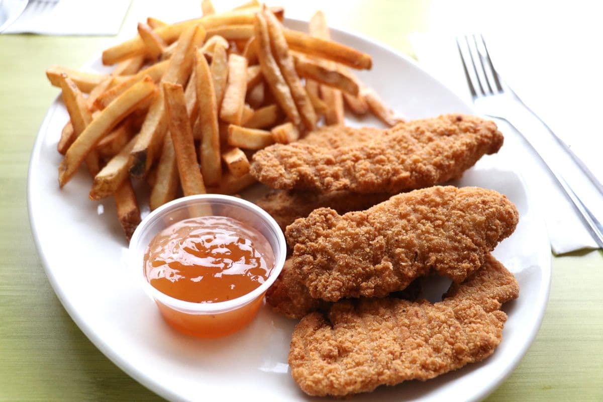 Chicken Fingers and Fries (5 pcs)