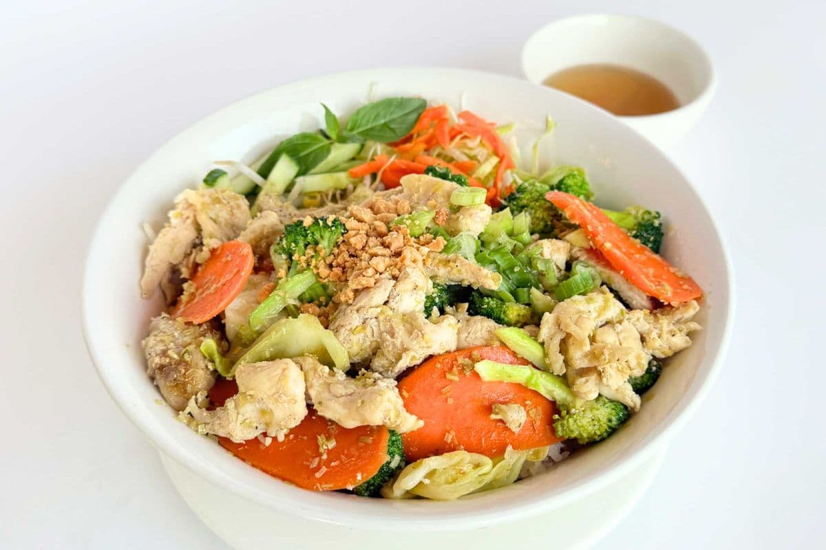 33. Stir Fried Lemongrass Chicken and Vegetables