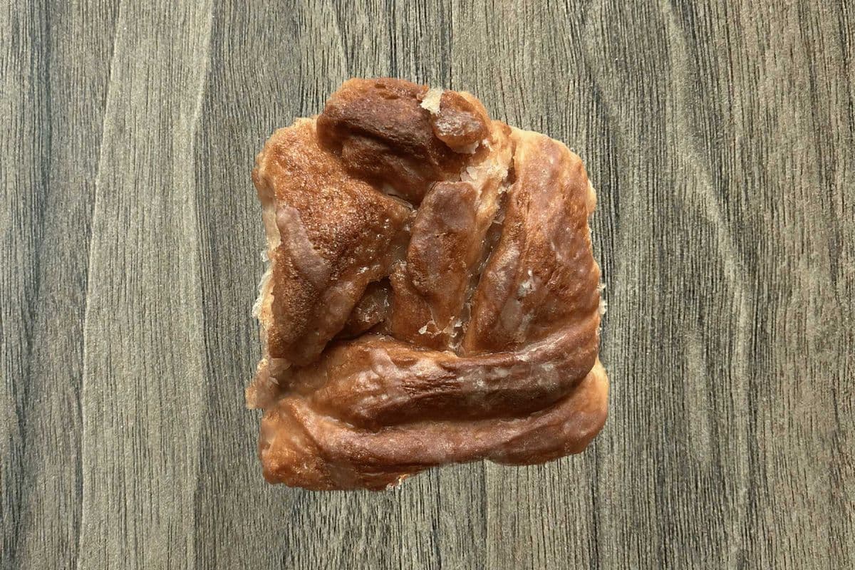 6 Cinnamon Knots