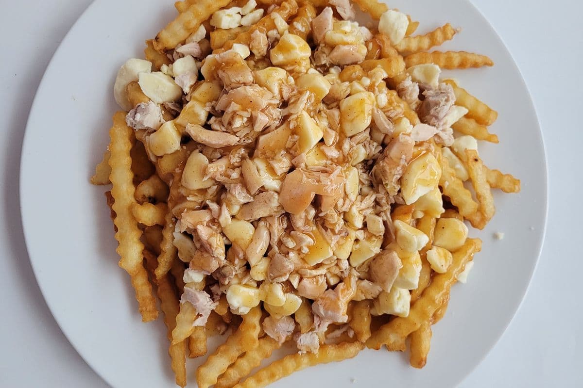 Poutine Régulière au poulet / Regular Chicken Poutine