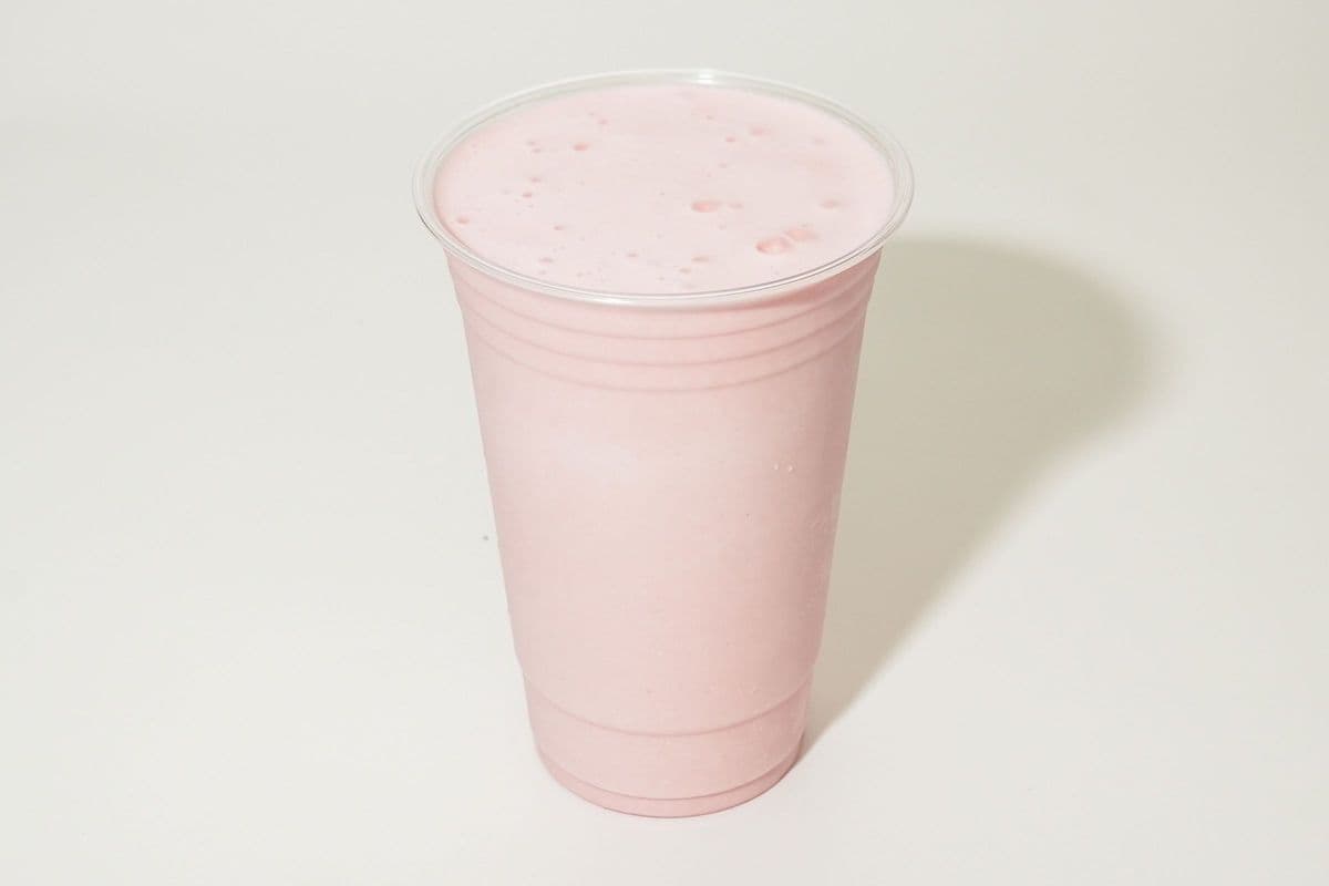Strawberry Milkshake 20 oz Paper Cup