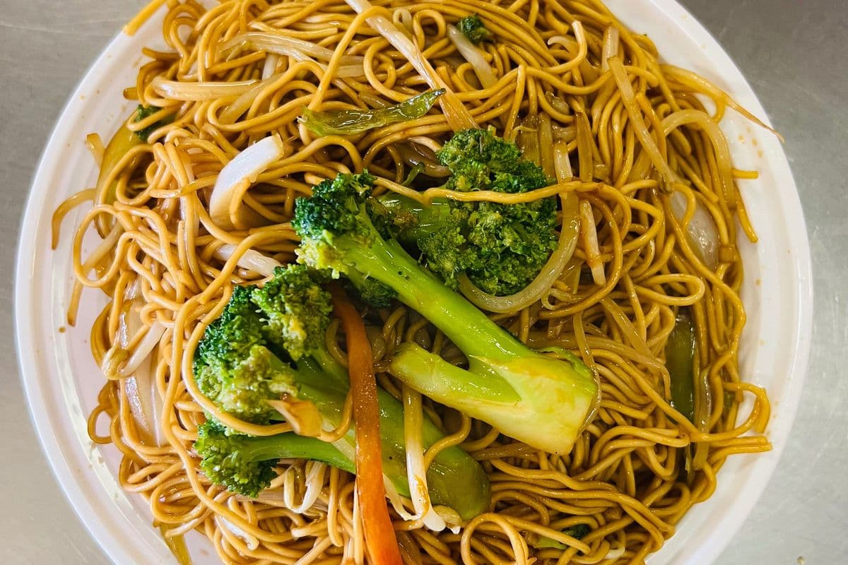 Vegetable Cantonese Egg Noodle 菜蛋面