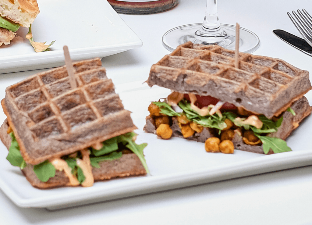 Gaufre sandwich au cari de pois chiches / Chickpeas Waffle Sandwich