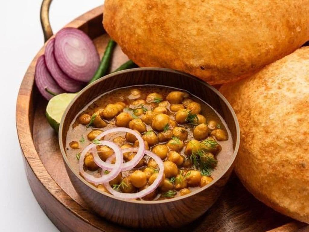 Chole Bhatura (2 Pcs)