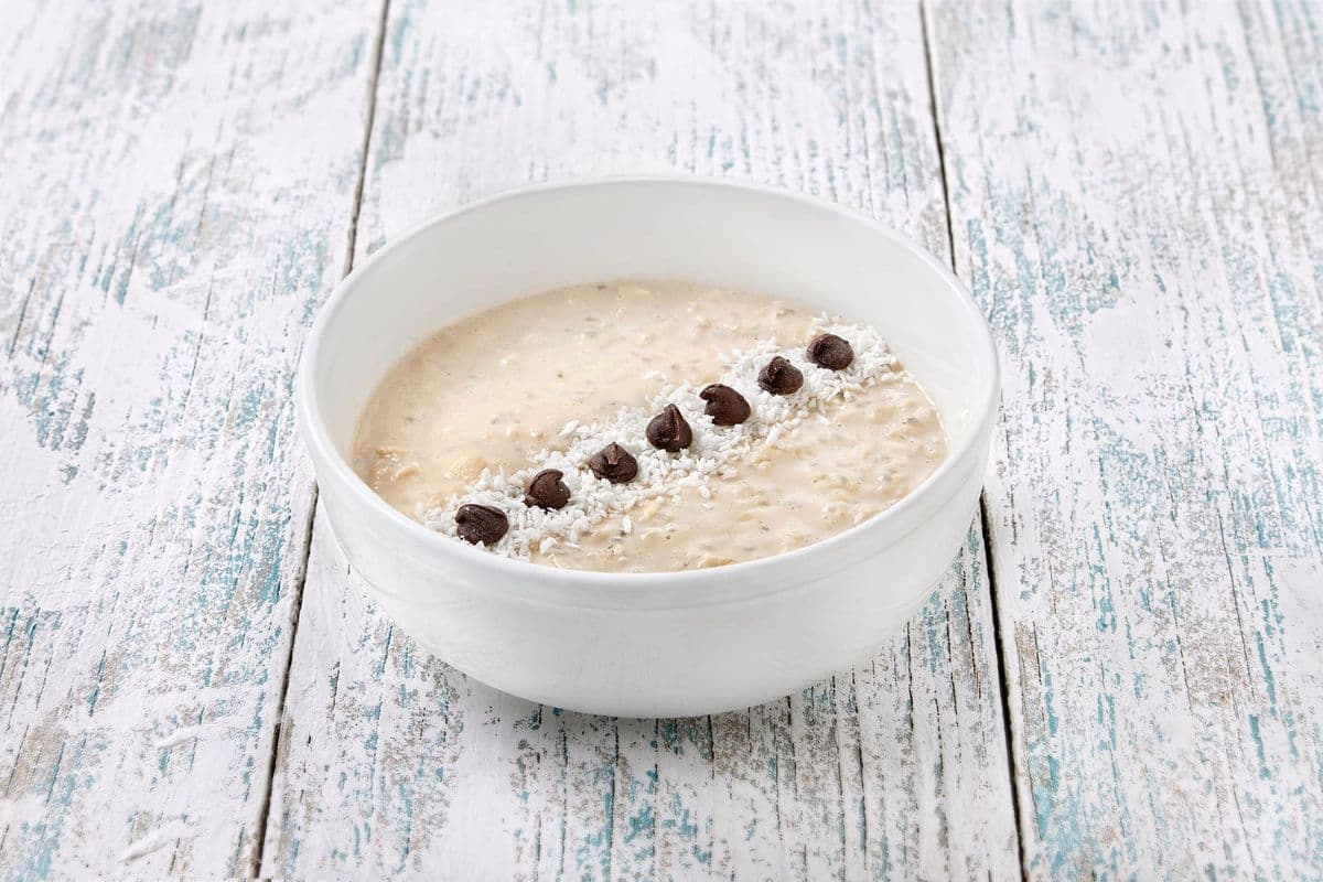 Peanut Butter Overnight Oats (373 Cal)
