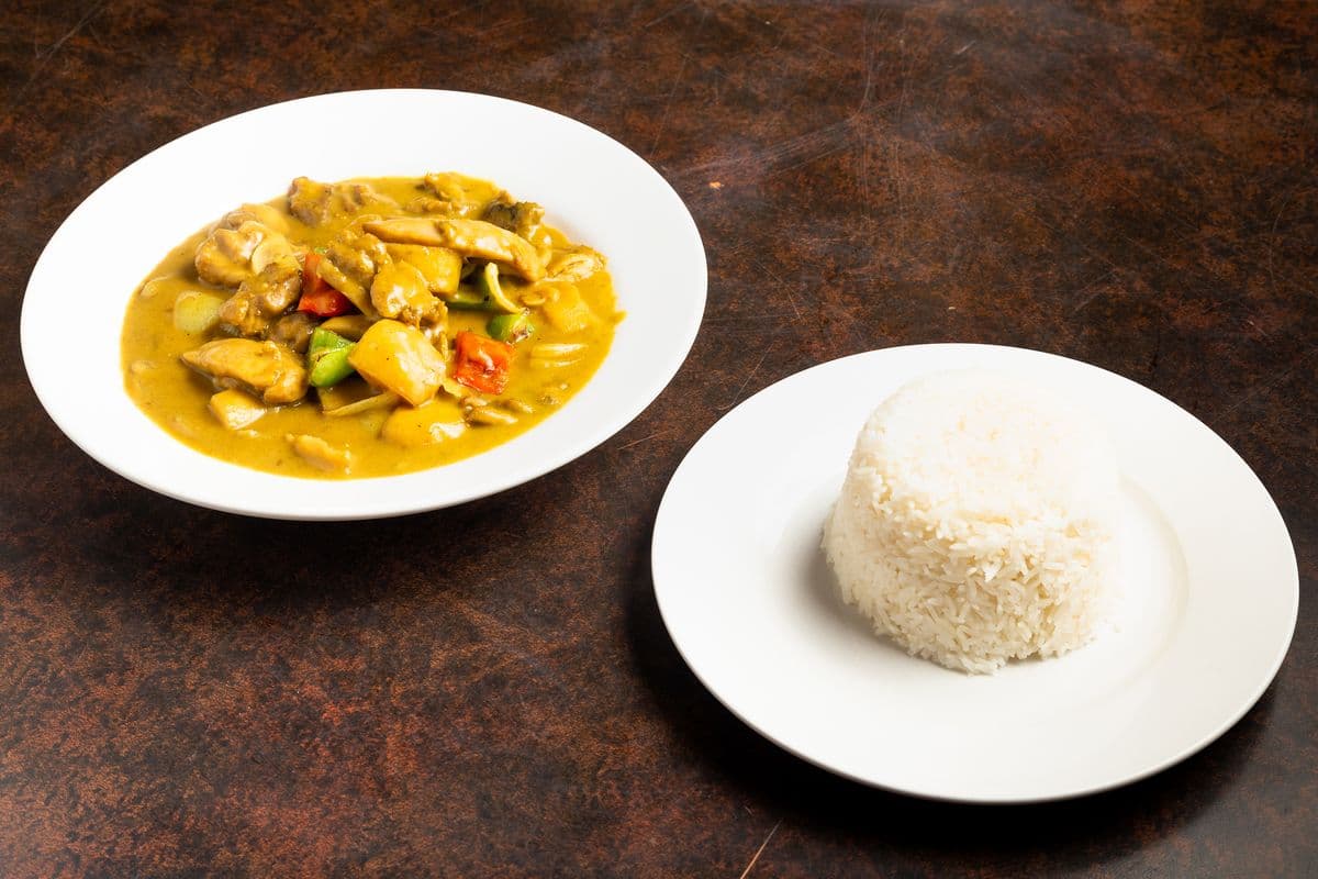 3. Curry Chicken with Steamed Rice or Spaghetti