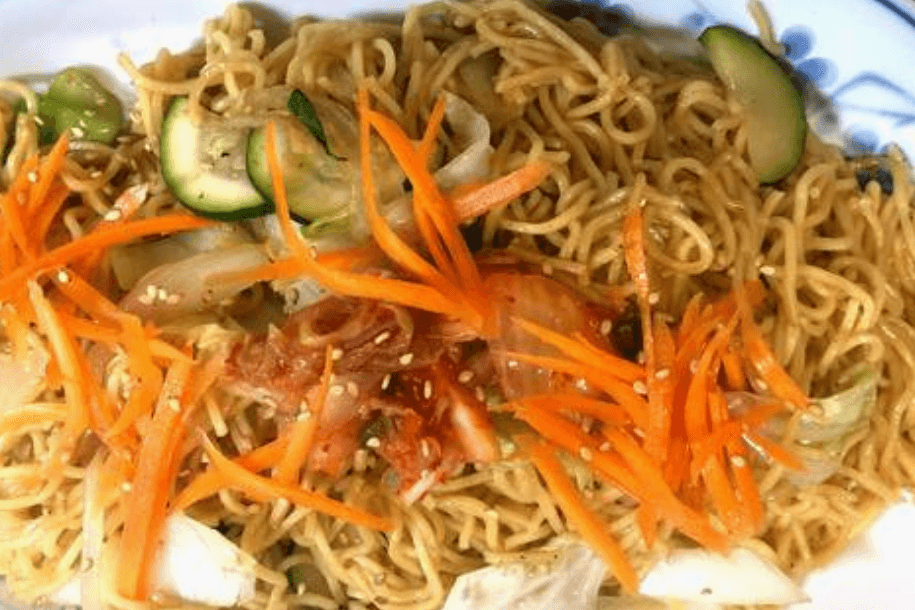 N11. Chow mein aux légumes / Chow mein with vegetables
