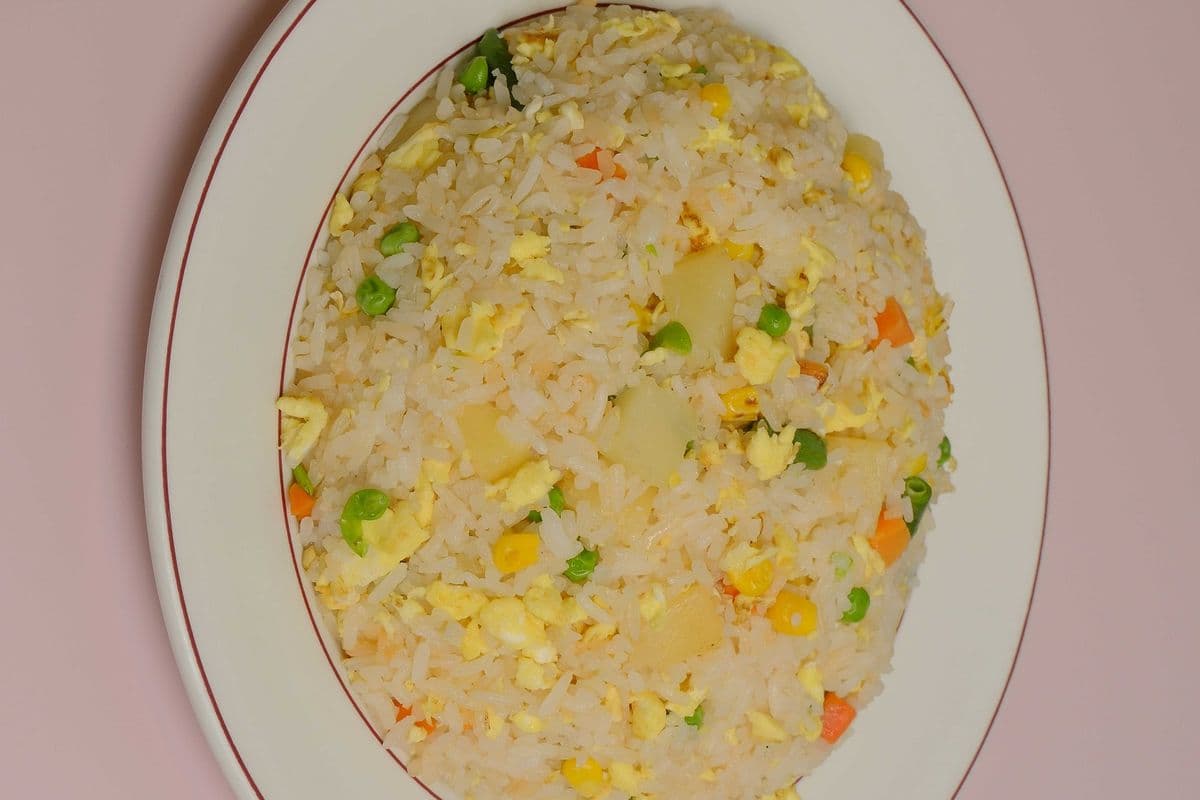 M16 – Pineapple Fried Rice 菠蘿炒飯