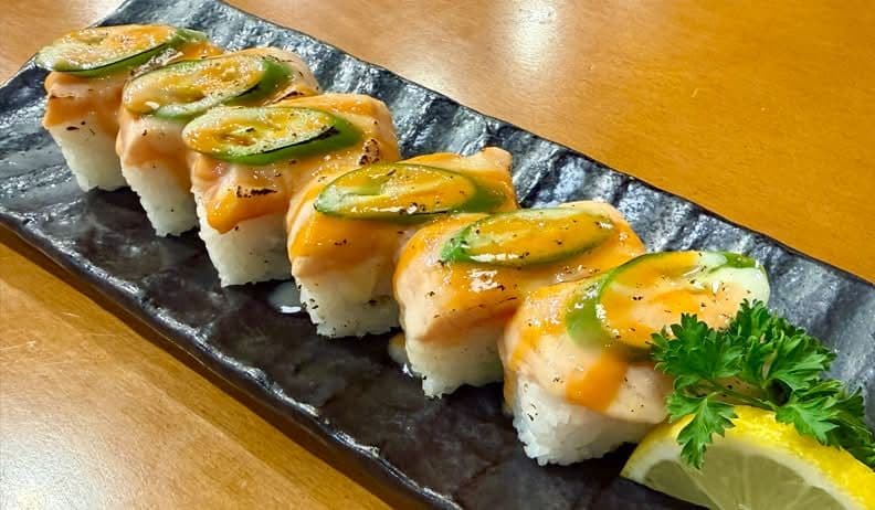 Salmon Oshi (6 pcs)
