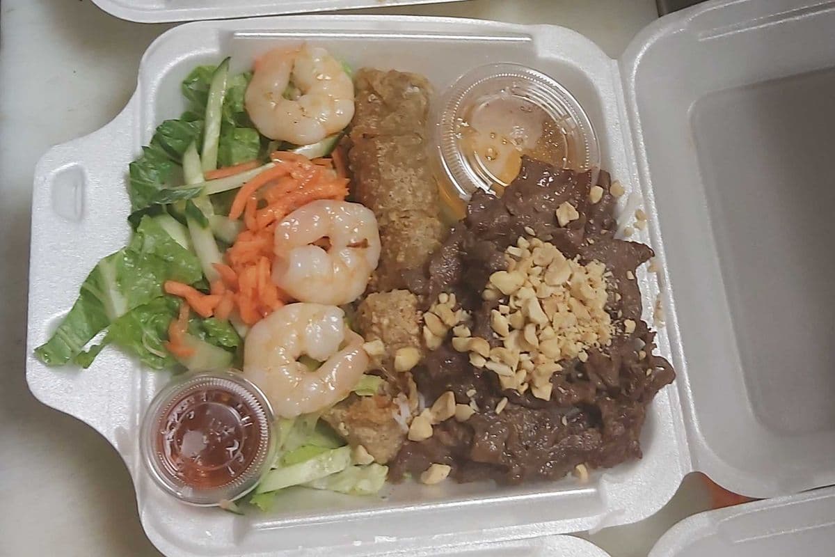 V4. Shrimp and Beef Noodles Bowl
