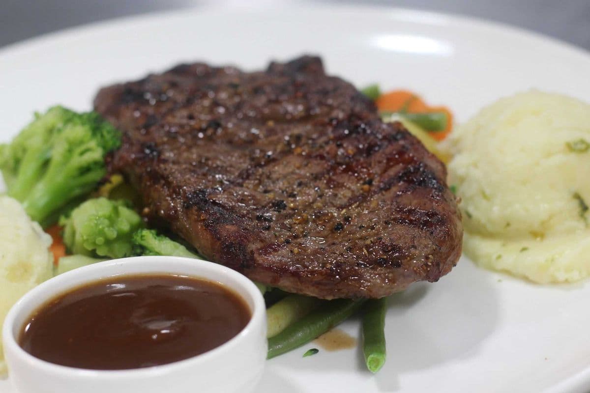 Garlic Butter Steak (10 Oz)