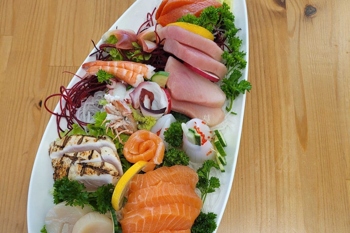 Deluxe Assorted Sashimi 24pc