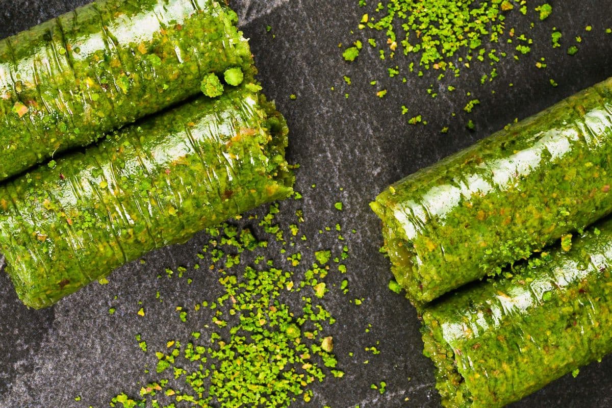3 pcs Pistachio Roll Baklava (3 pieces)