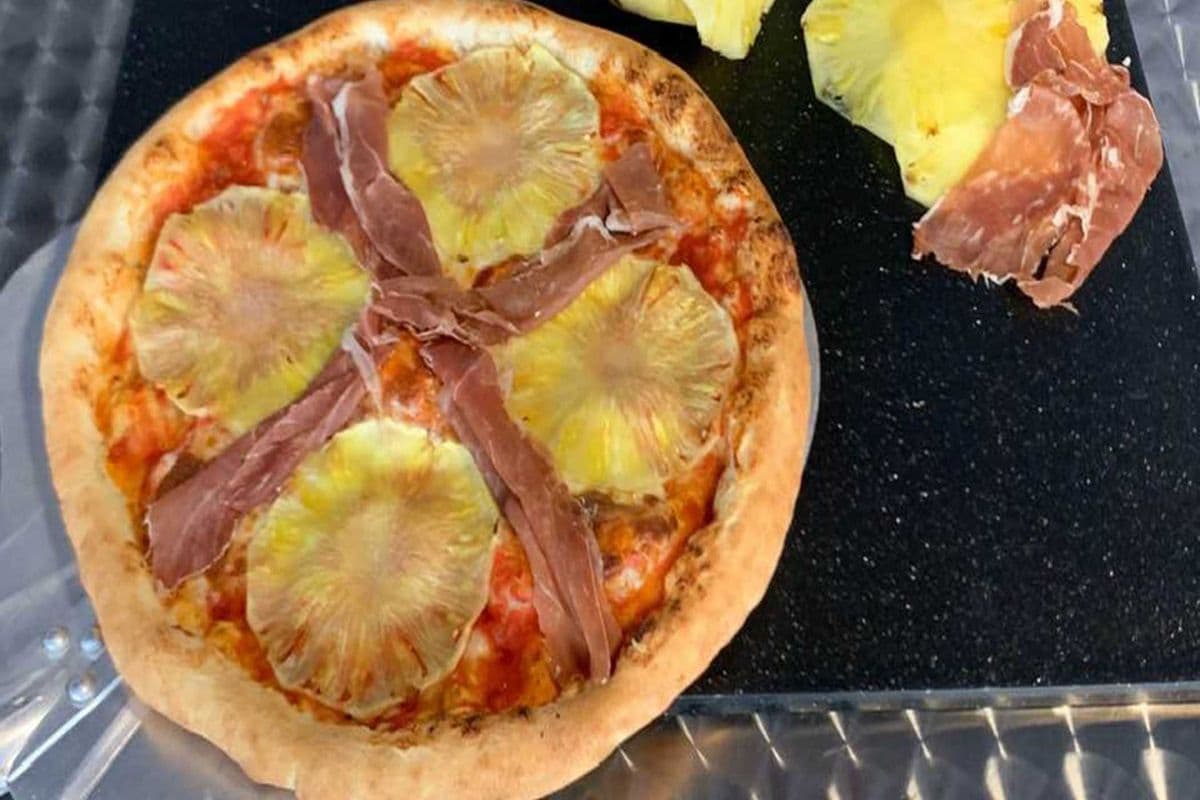 14" Large Pineapple Prosciutto Pizza