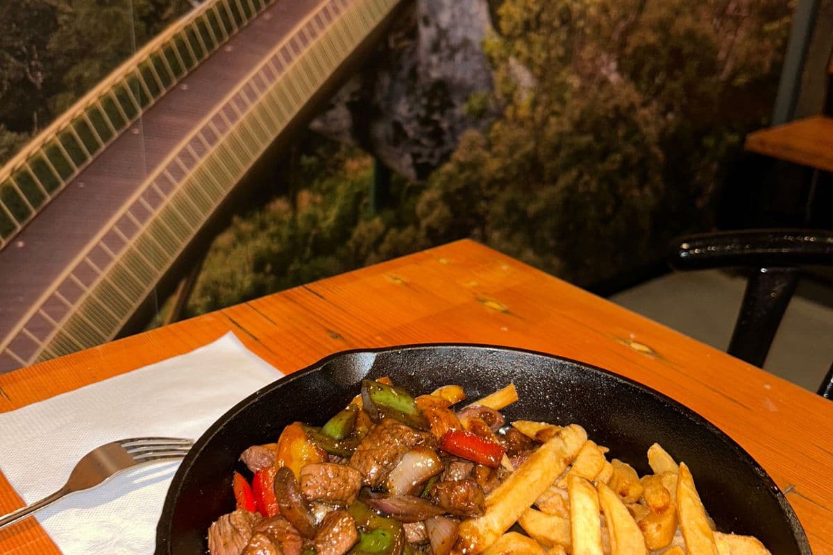 38. Shaky Beef Steak (Bo Luc Lac)