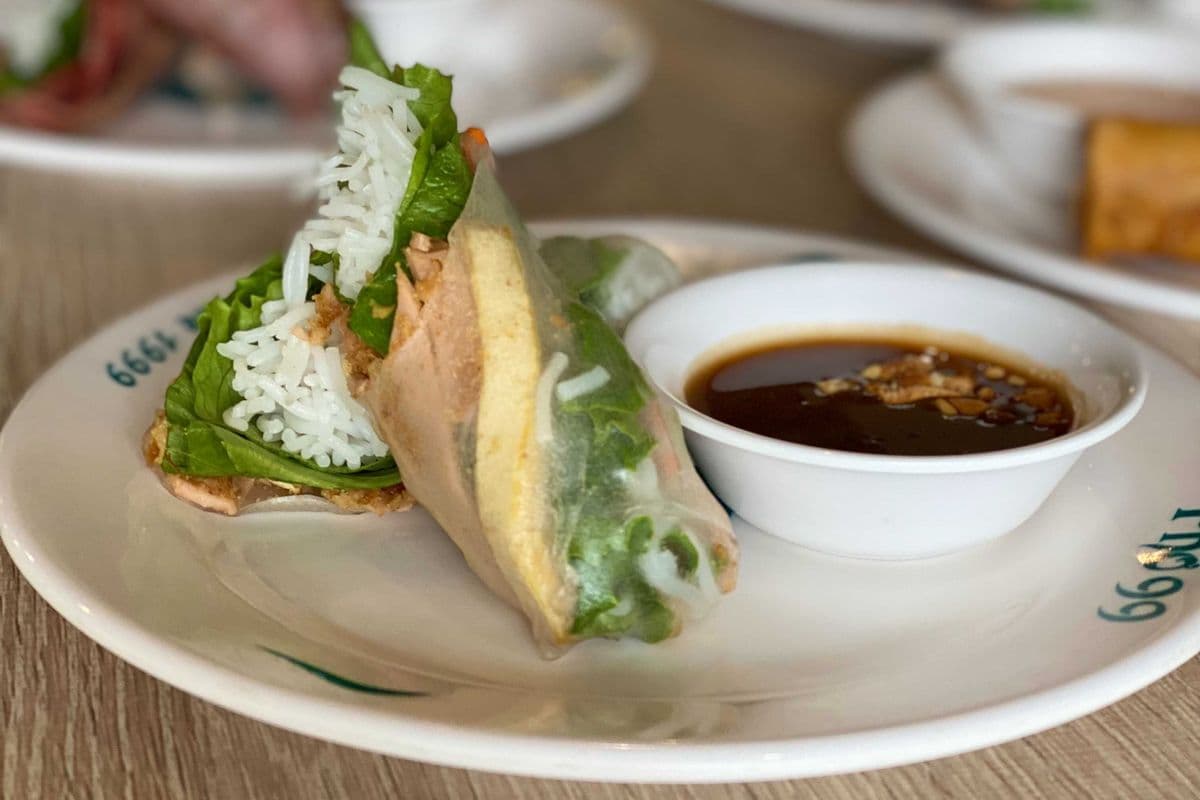 V3. VEGETARIAN SALAD ROLL