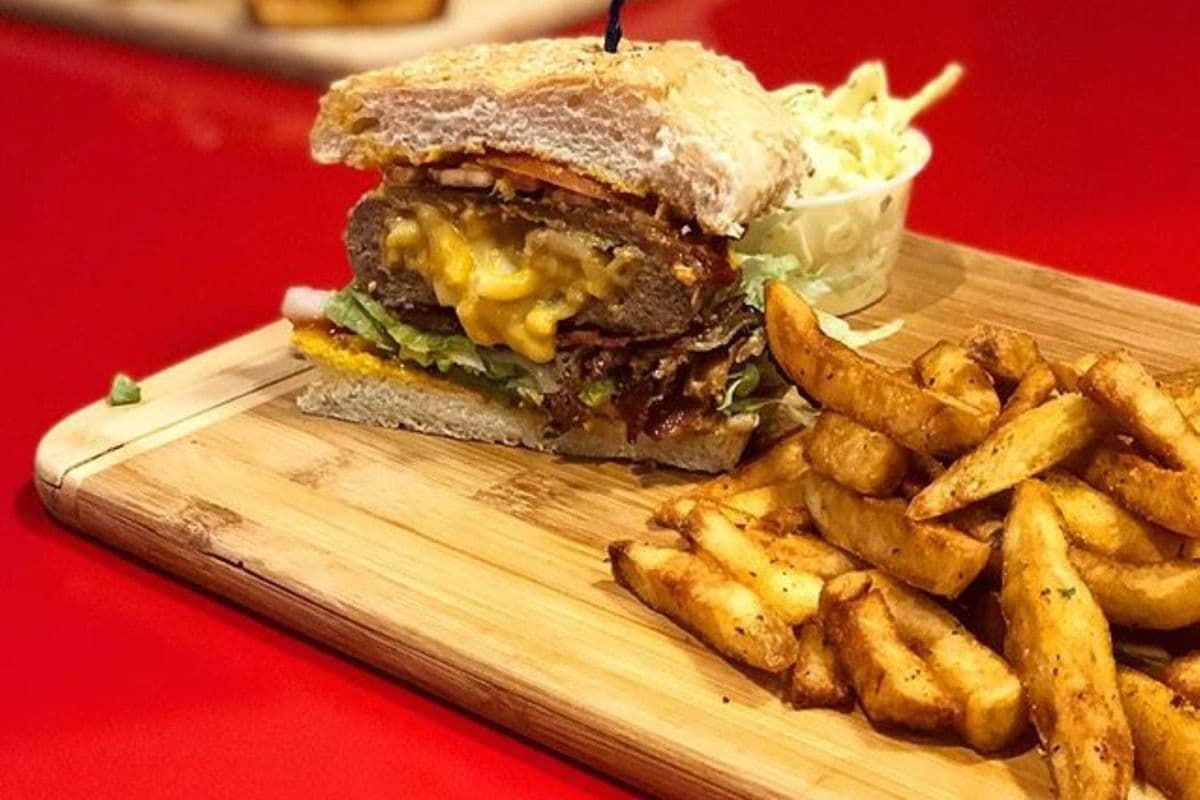 Mac n Cheese Stuffed Burger