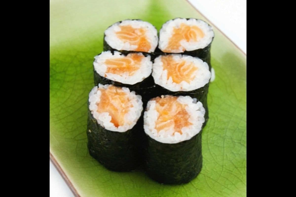 G07. Salmon Maki Roll (6 pcs)