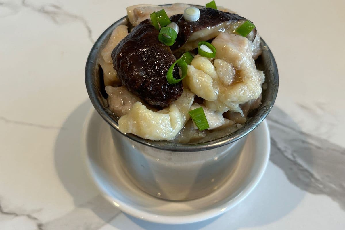 R2. Steamed Chicken and Shiitake Mushroom on Rice