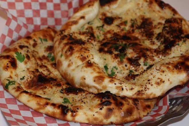  Garlic Naan / Naan à l'ail