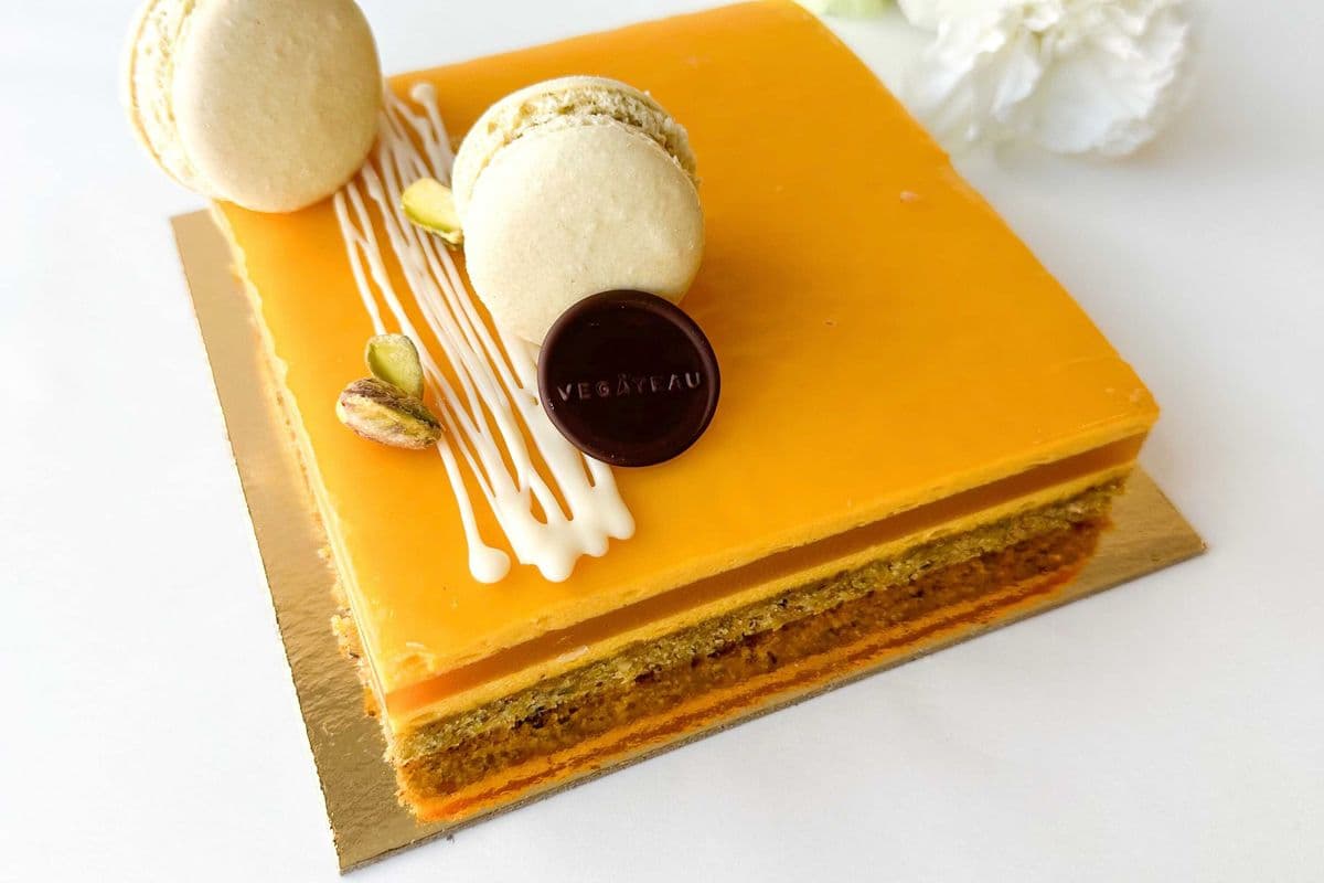 Entremets mangue et passion 7" (8-9 portions) / Mango & Passion Fruit Entremet 7" (8-9 servings)