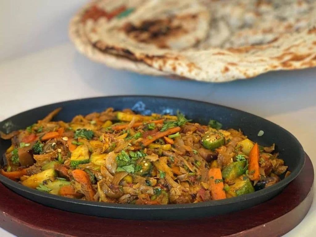 Chicken Akdah Plate with Yemeni Bread