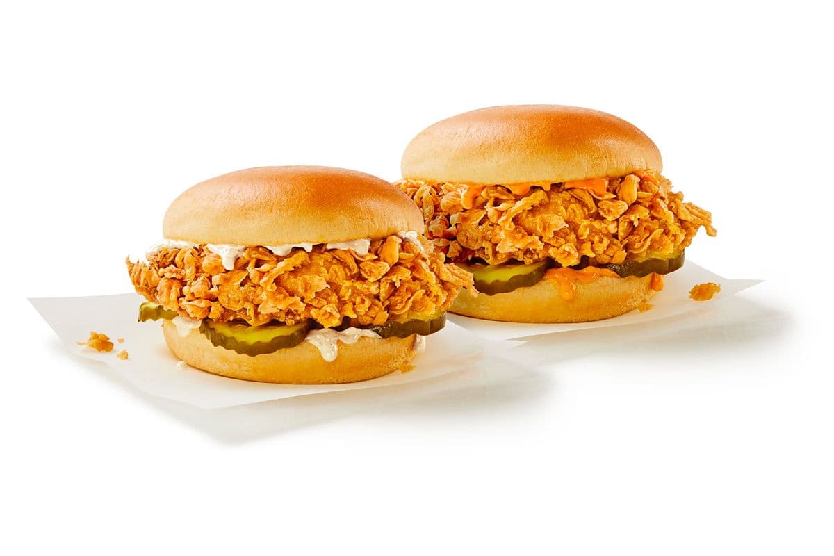 Offre 2 pour 1 sur notre Le Fameux sandwich de PFK / Famous Chicken Sandwich Buy One, Get One Free