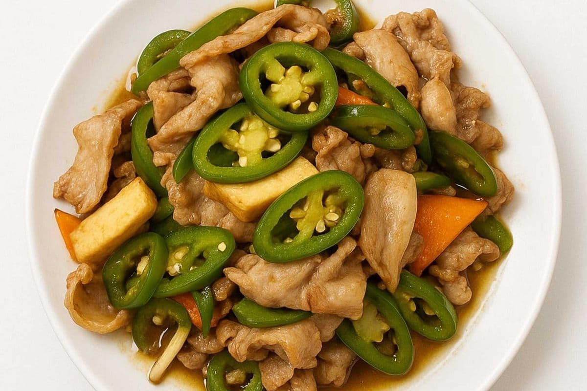 T10. Sauteed Pork and Veggie with Green Chilli Peppers (Spicy) - 農家小炒肉(辣)
