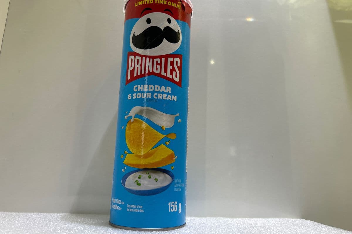 Pringles Cheddar & Sour Cream (156g) (260 Cal)