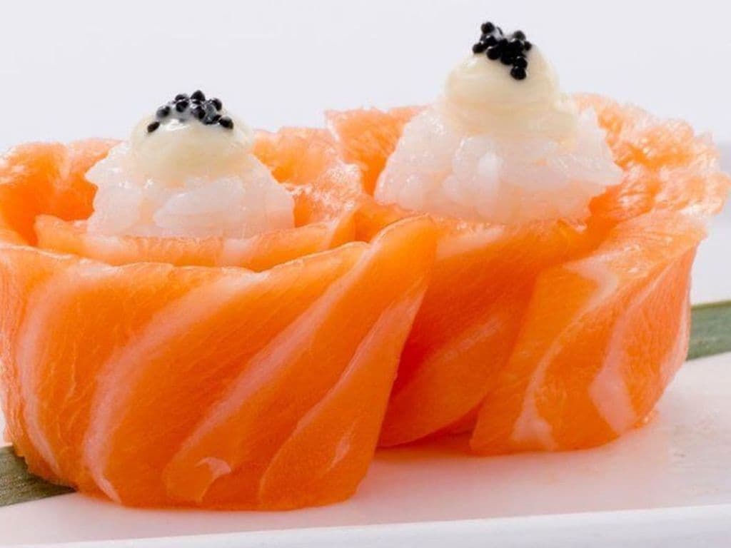 Salmon Rose Sushi (2pcs)