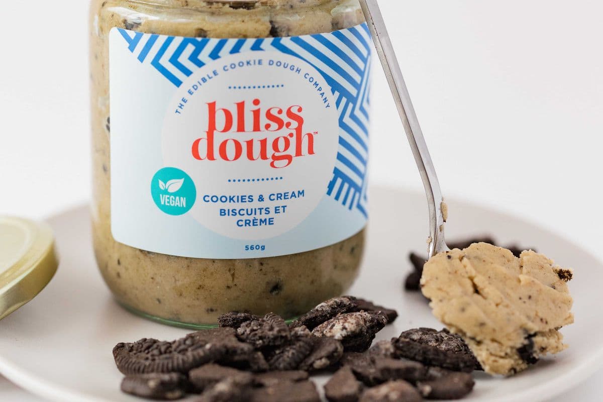 Regular Size Cookies and Cream Vegan Cookie Dough (560 g)