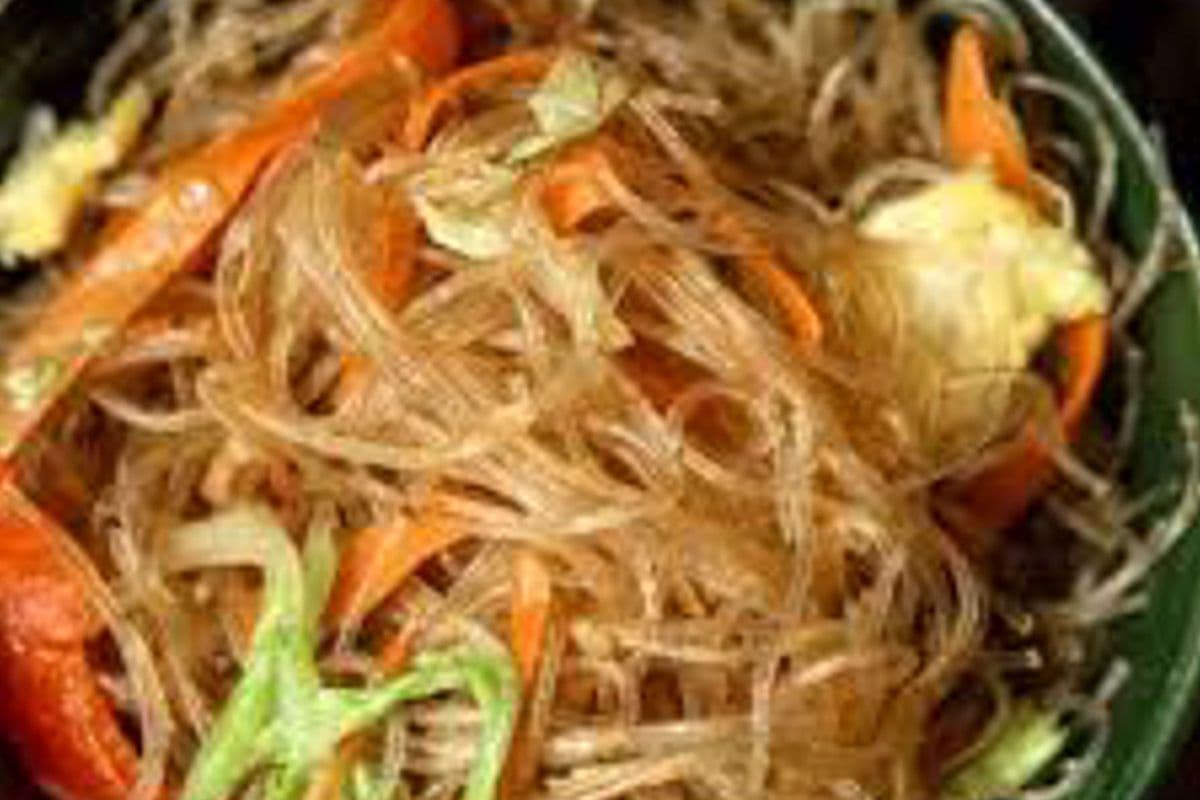 o BASIL THAI NOODLES - CHICKEN
