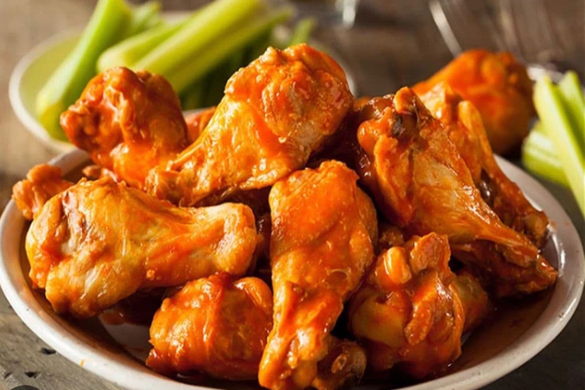 10 TRADITIONAL bone-In wings (Limited time)