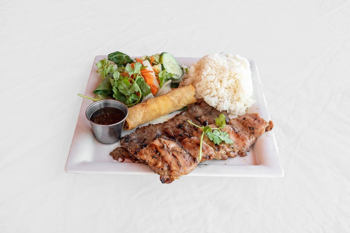 Poulet et flank steak grillés / Charcoal Chicken & Flank Steak