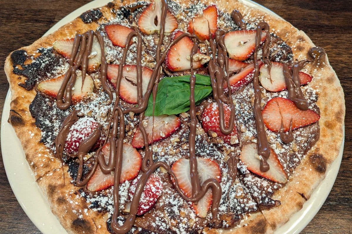 Dolce Pizza with Nutella, walnuts & fresh strawberries (12)