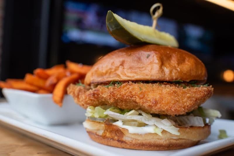THE BIG DILL CHICKEN BURGER