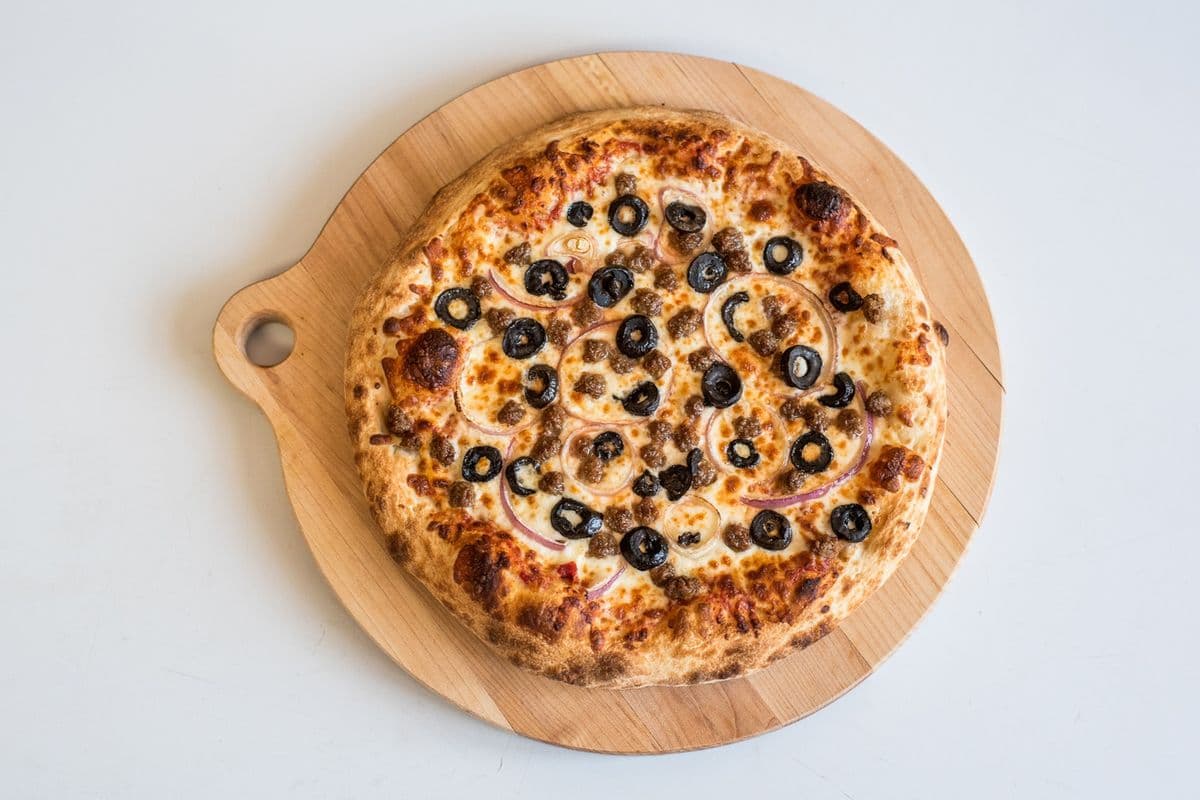 1 Pizza Mexicainee (18") / 1 Mexican Pizza (18")