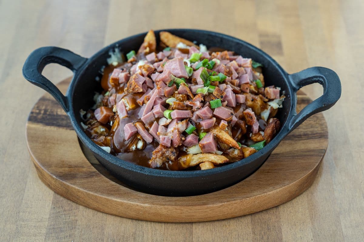 Poutine viande fumé / Smoke Meat Poutine (Grand / Large)