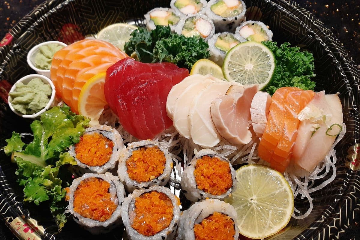PT2 Sashimi and Maki Small (25 pcs)