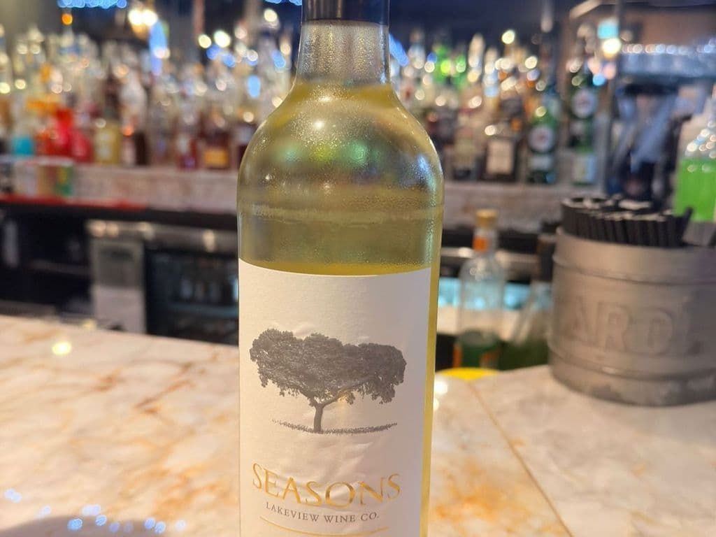Seasons Chardonnay - Ontario, 750ml White Wine (11.5% ABV)