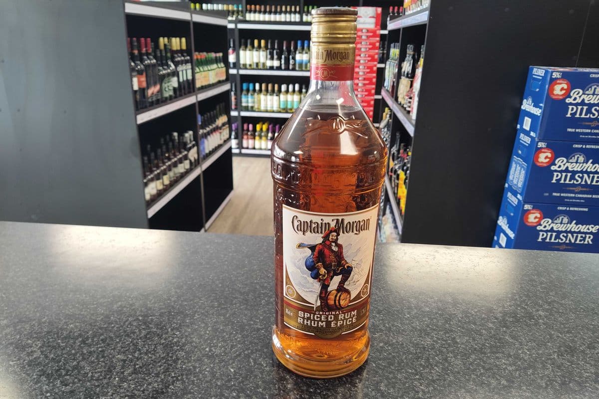 Captain Morgan - Spiced Rum (1 x 1.75 L Bottle)