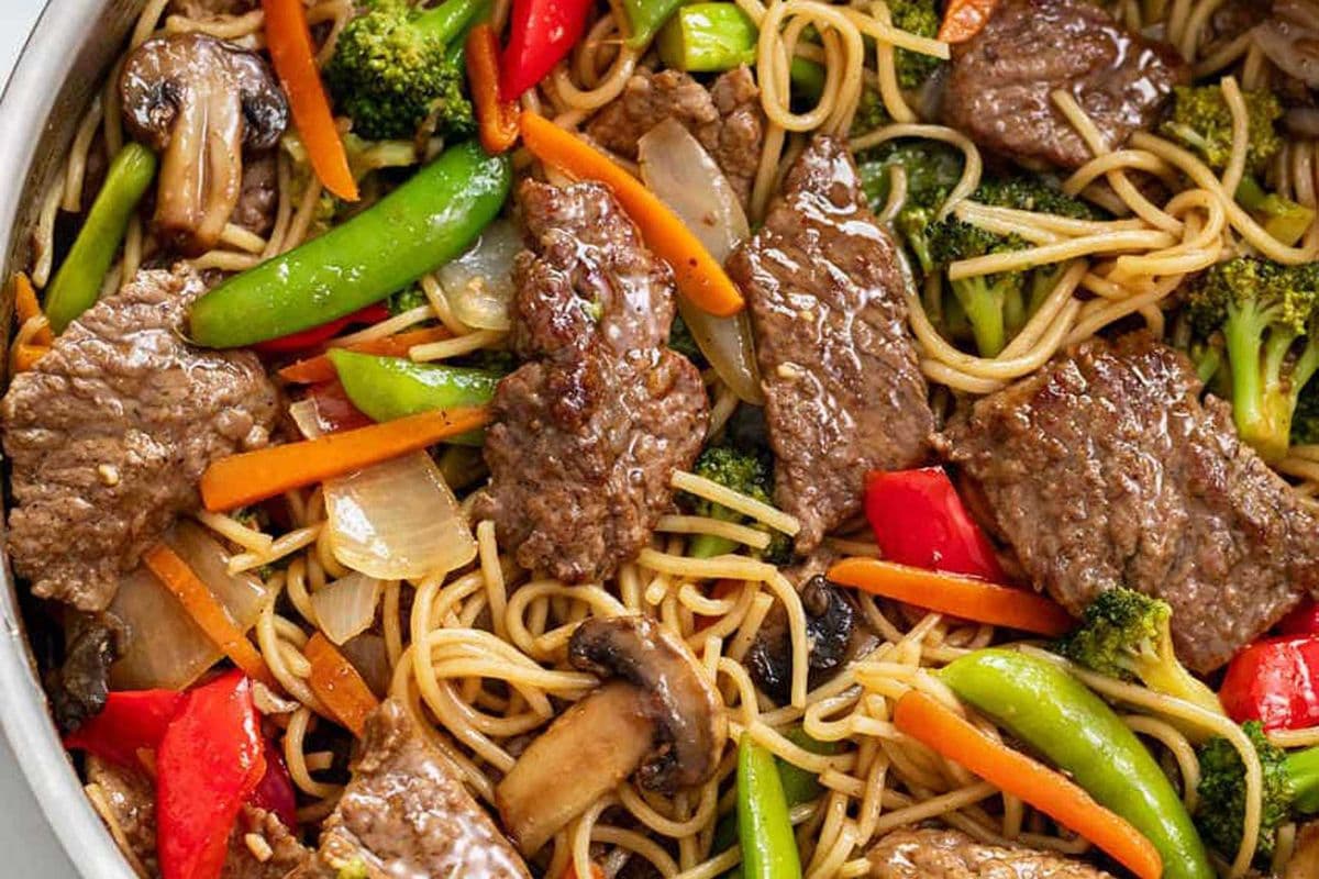 Nouilles sautées au boeuf/ Stir fried noodles with beef / Mì xào bò