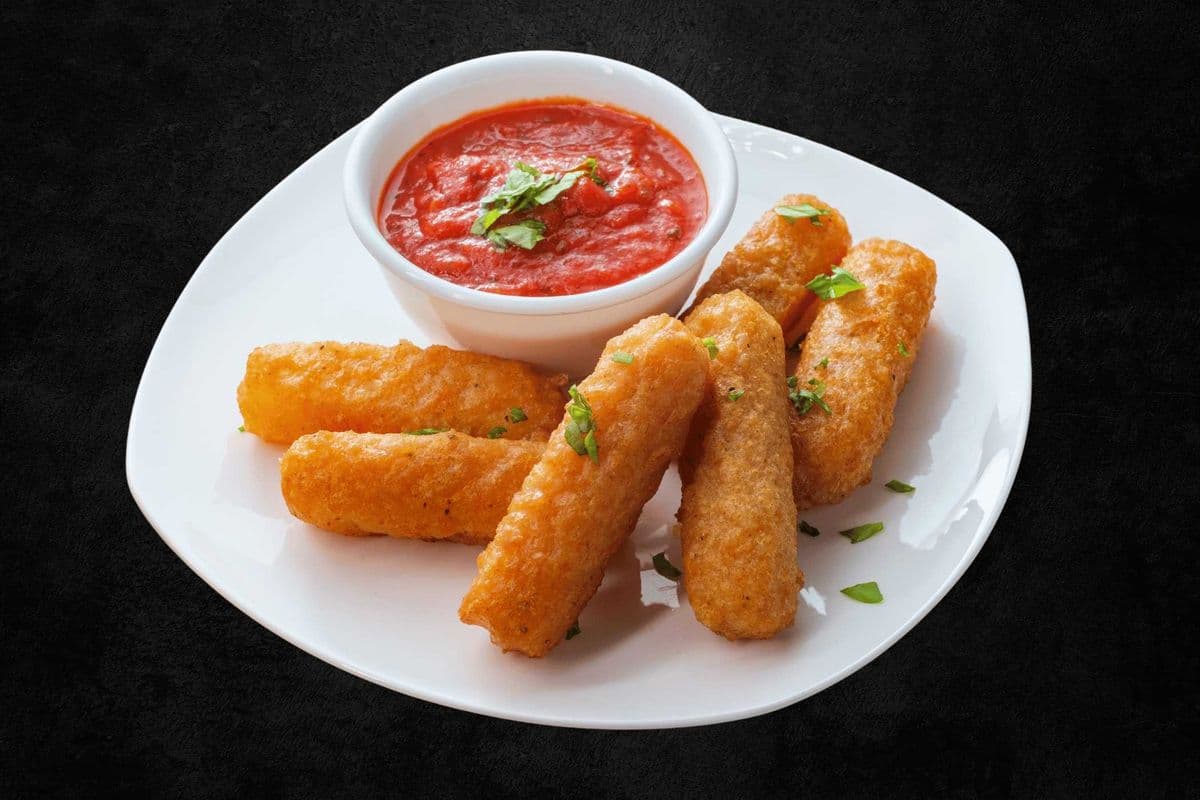 Mozzarella Sticks (4 pcs)
