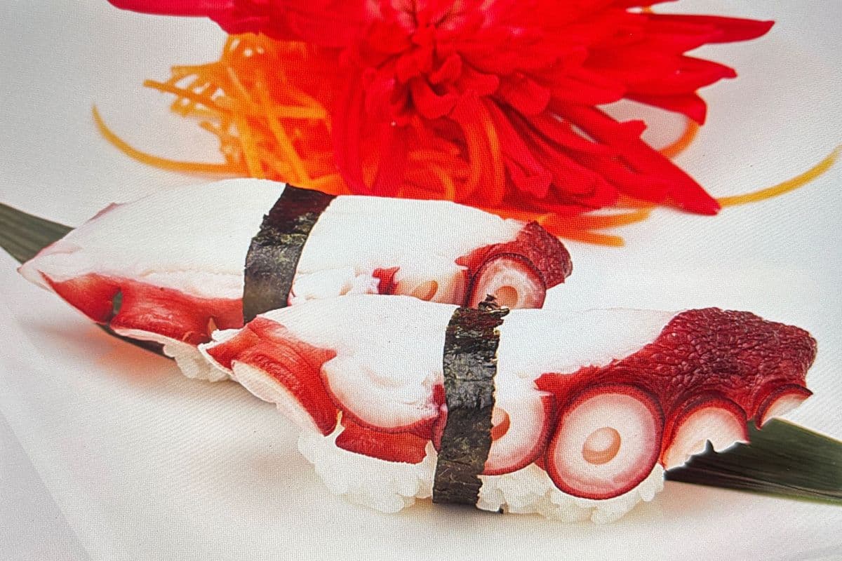Octopus Sushi (2 pcs)