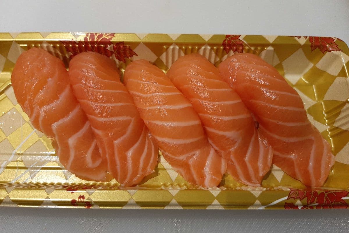 21-A. Salmon Sushi 5pcs